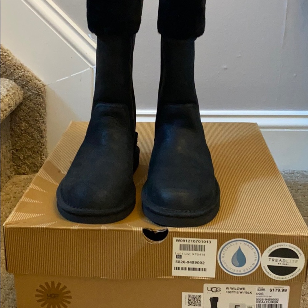 Ugg boot - Picture 2 of 5